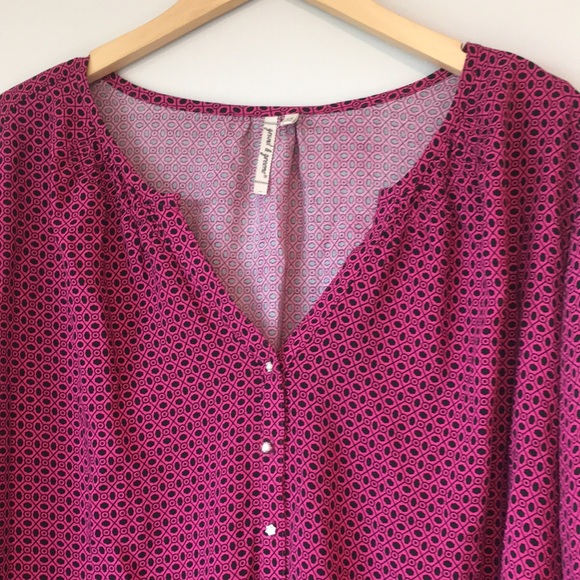 NWOT! GRAND & GREENE magenta pink and black blouse. Rhinestone buttons. Size 2X - Picture 3 of 6